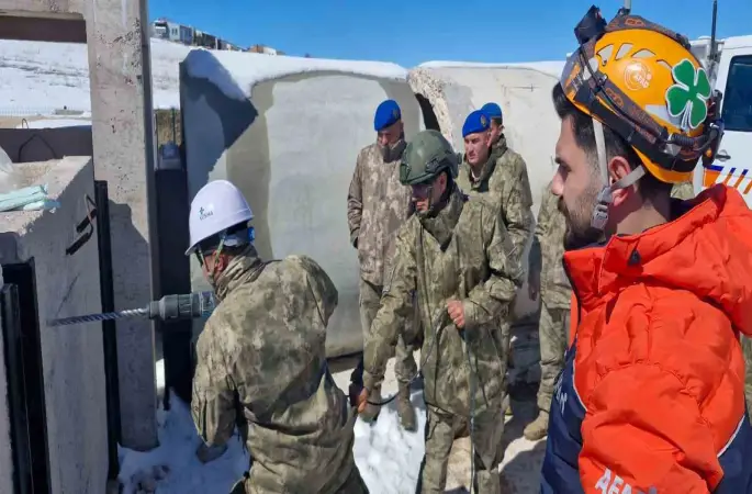 Bayburt’ta komandolara arama kurtarma eğitimi verildi
