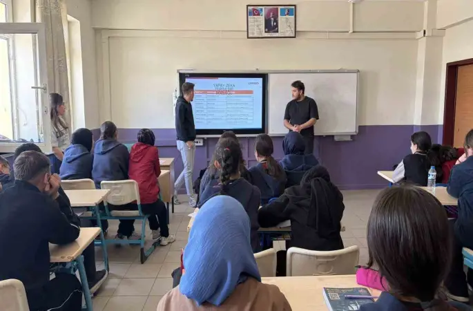 Bayburt’ta lise öğrencilerine yapay zekâ ve dijital yetkinlik eğitimi verildi

