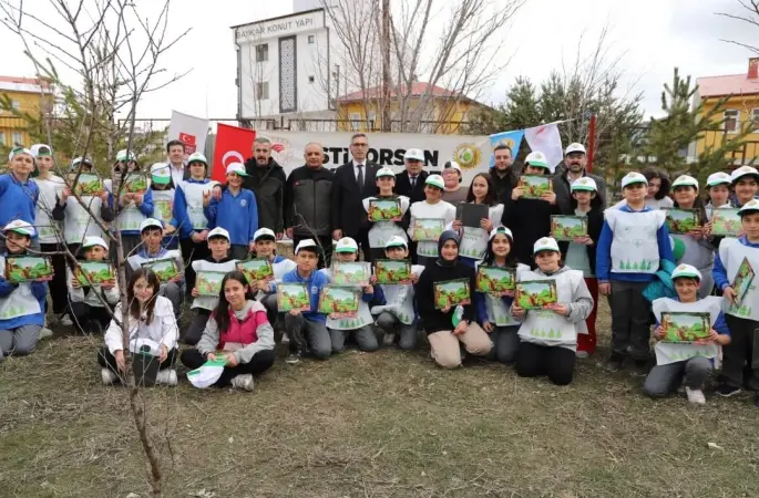 Bayburt’ta öğrenciler Orman Haftası kapsamında fidan dikti
