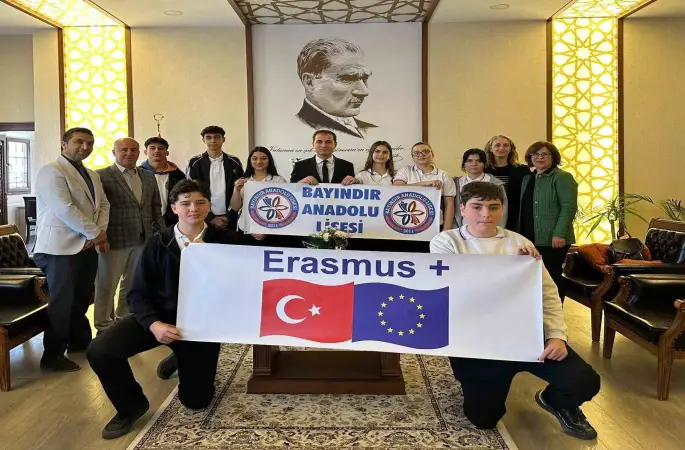 Bayındır Anadolu Lisesi öğrencilerinden Erasmus öncesi anlamlı ziyaret
