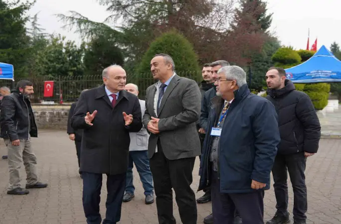 Bayram arifesinde şehir mezarlığında Kur’an tilaveti
