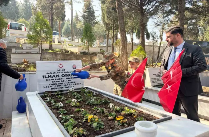 Bayram öncesi şehit mezarlıkları ter temiz oldu
