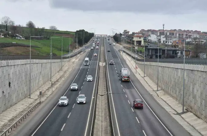 Bayram tatili başladı: İstanbul-Tekirdağ yolunda trafik yoğunluğu arttı
