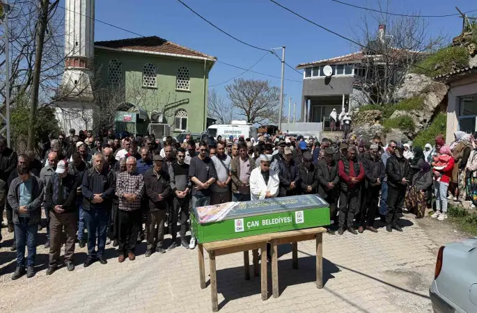 Bayramiç’te kocası tarafından av tüfeğiyle öldürülen kadın toprağa verildi
