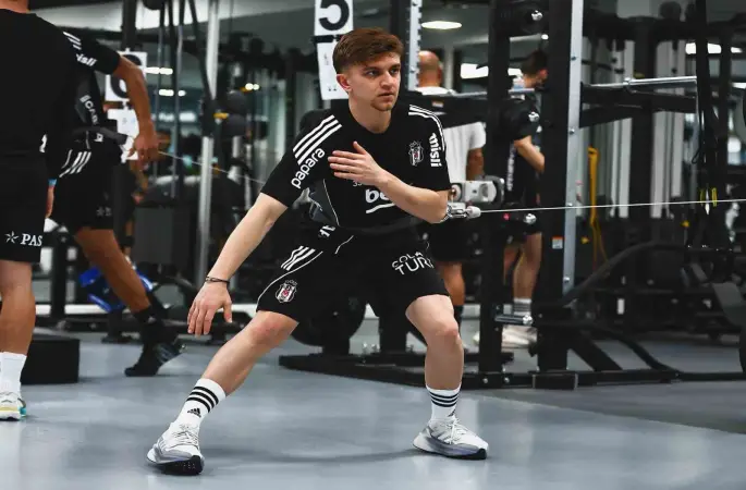 Beşiktaş, salonda çalıştı
