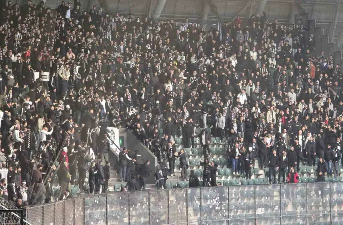 Beşiktaş tribünü karıştı, 15 taraftara adli işlem yapıldı
