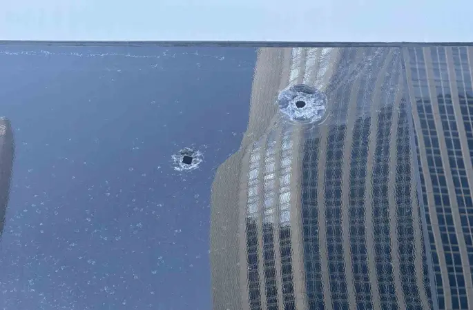 Beşiktaş’ta kurşun yağmurunda kalan servis araçları görüntülendi
