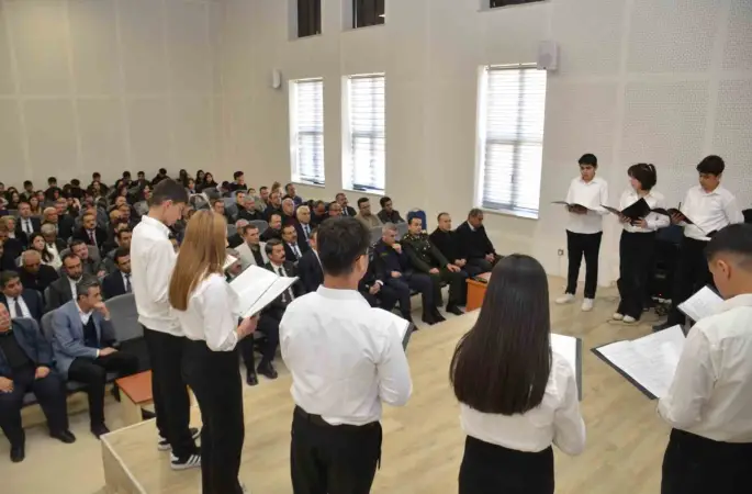 Besni’de İstiklal Marşı’nın ruhunu öğrenciler yaşattı
