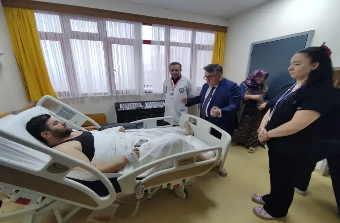 BEUN Rektörü Özölçer’den bayram ziyareti, hastalar ve sağlık çalışanlarıyla bayramlaştı
