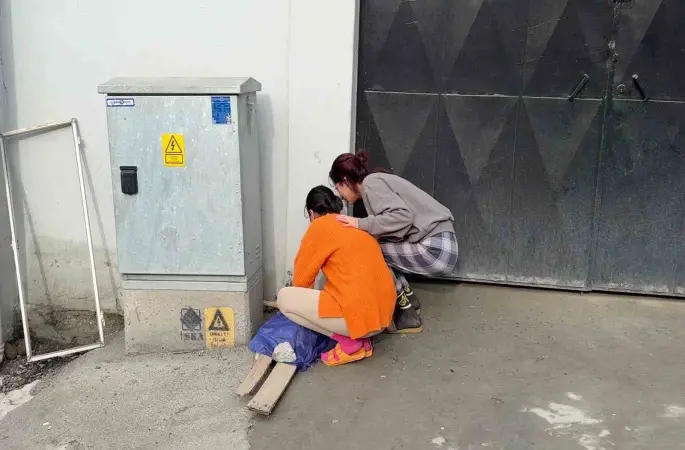 Beyoğlu’nda yangında ölen kedisinin başında sinir krizi geçirdi
