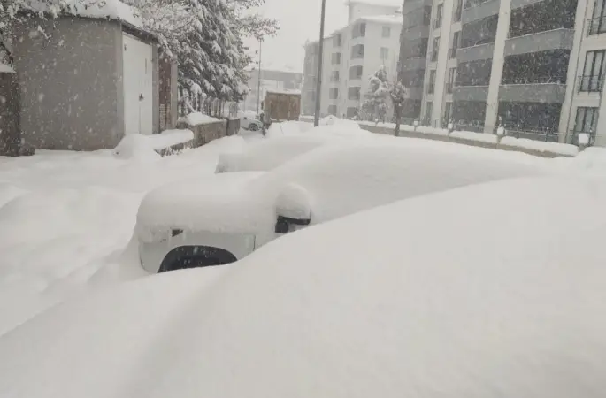 Bingöl’de kar yağışı aralıksız devam ediyor

