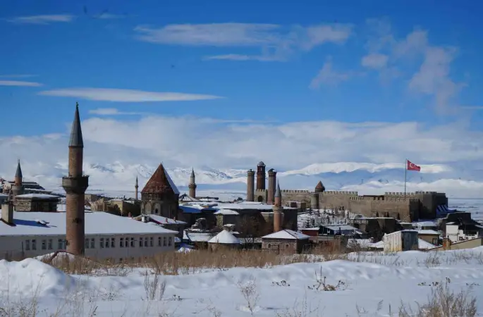 Bir diplomatik ricadan doğan teşebbüs: Erzurum’da İranlı çocuklar için mektep girişimi

