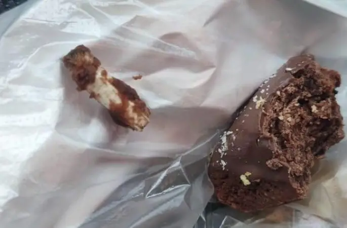 Bir ısırıkta şok: Kurabiyeden sigara izmariti çıktı
