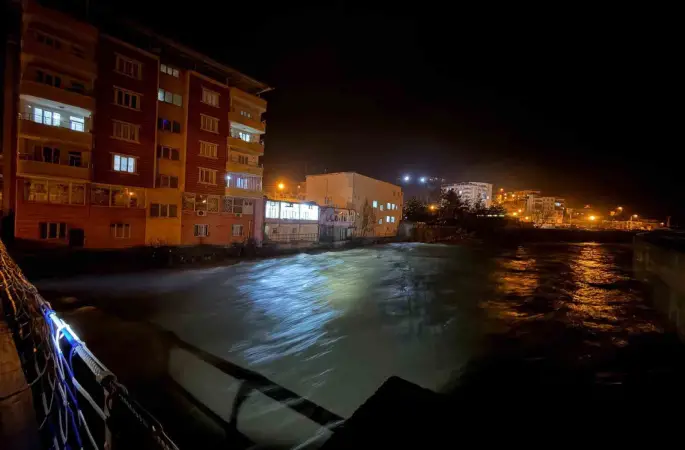 Bitlis Çayının su seviyesi arttı, Baykan’da tedbir alındı
