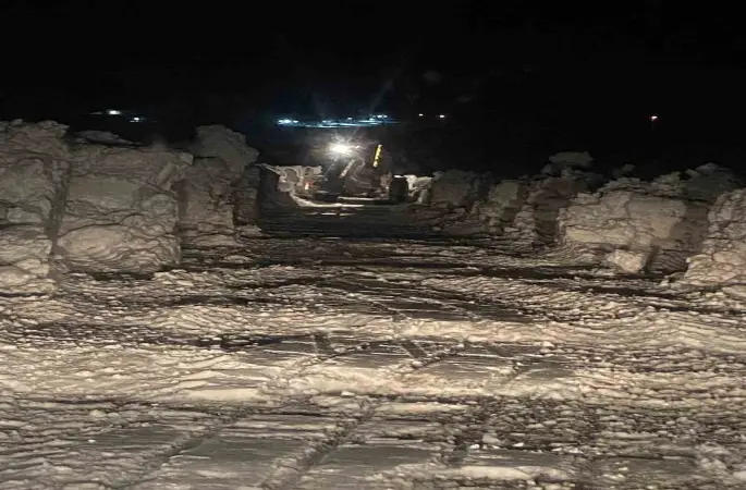 Bitlis’te karda mahsur kalan 112 ekibi kurtarıldı
