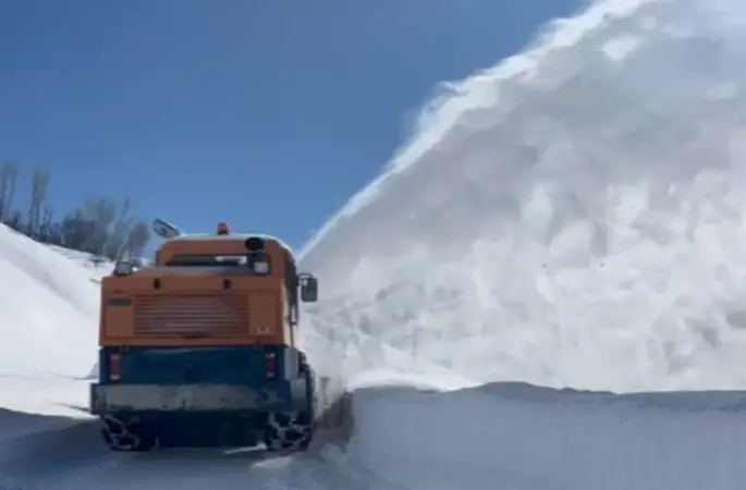Bitlis’te karla mücadele çalışmaları devam ediyor
