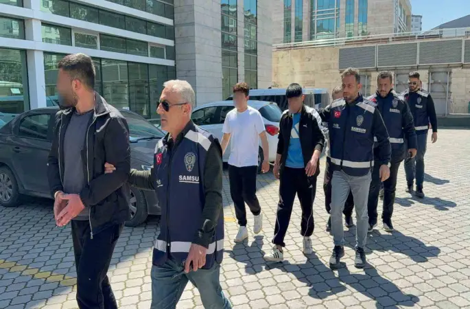 Bodrum katta dehşet: Konuşmak için çağırdıkları genci darp edip gasp ettiler
