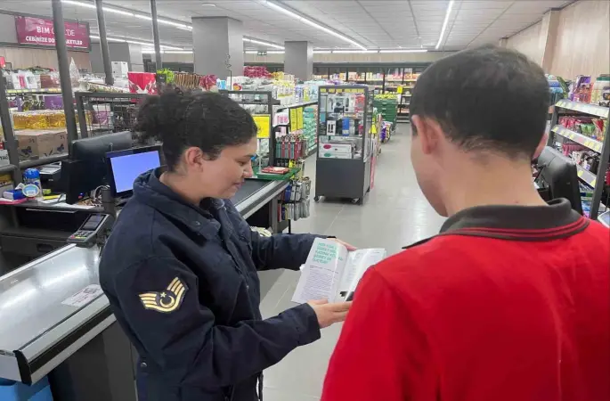 Bolvadin’de jandarma vatandaşlara kadına şiddetle mücadeleyi anlattı
