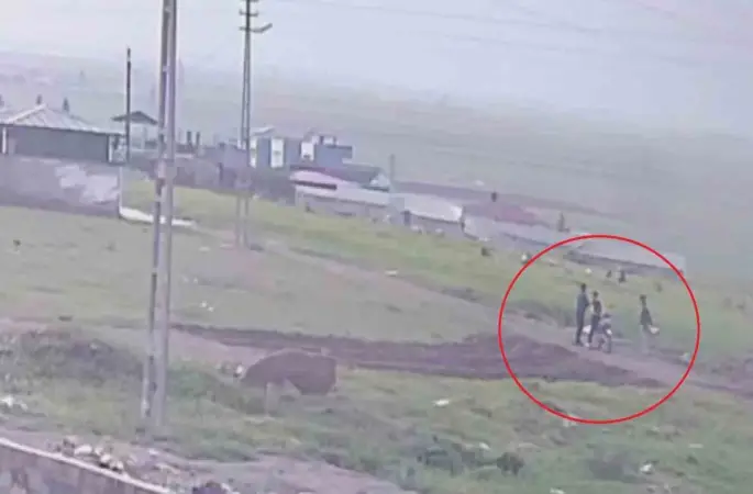 Boş arazide defalarca silahla ateş ederek vatandaşları korkutan çocuk öğrenci çıktı
