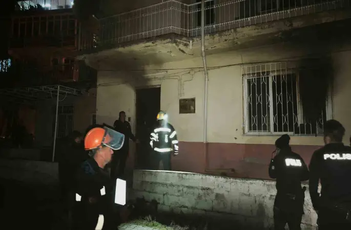 Boş evde çıkan yangın korkuttu
