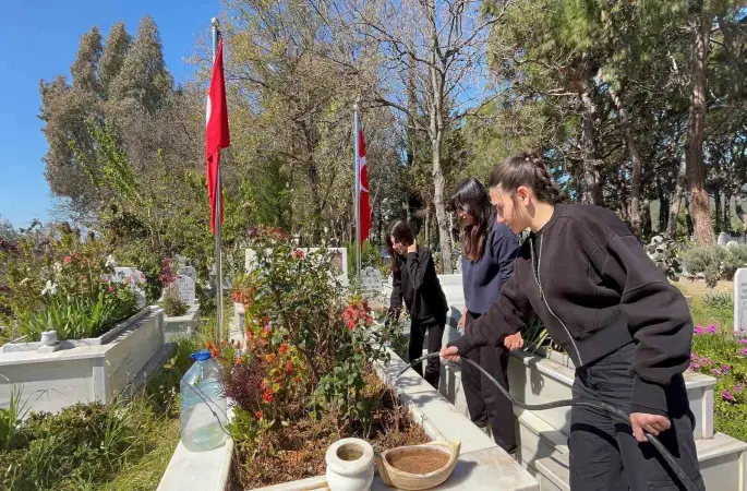 Bozyazı’da öğrencilerden şehitlere ziyaret
