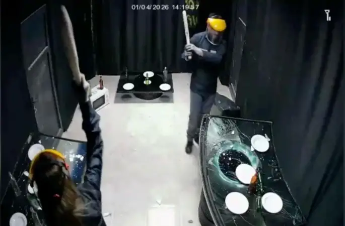 Bu eve gelen her şeyi kırıp döküyor
