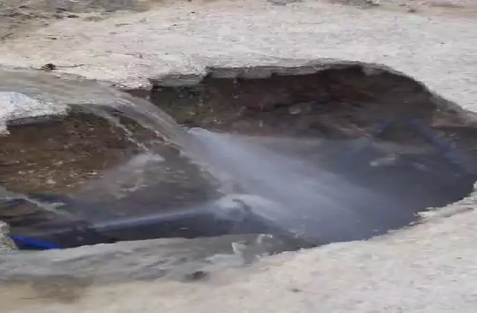 Buldan’da çöken tarihi yol yapılan onarım sonrası tekrar çöktü
