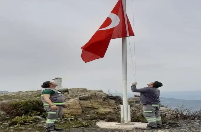 Buldan’ın 45 mahallesi ay yıldızlı bayraklarla donatılıyor
