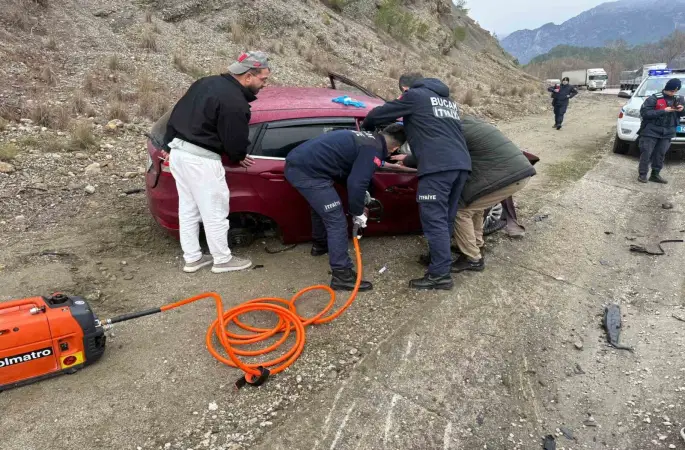 Burdur’da 3 otomobil çarpıştı: 4 yaralı
