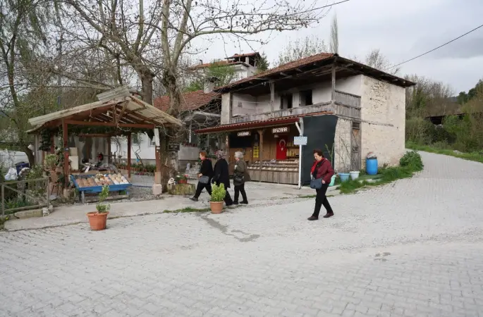 Burdurlu turistler Çameli’nin doğal güzelliklerine hayran kaldı
