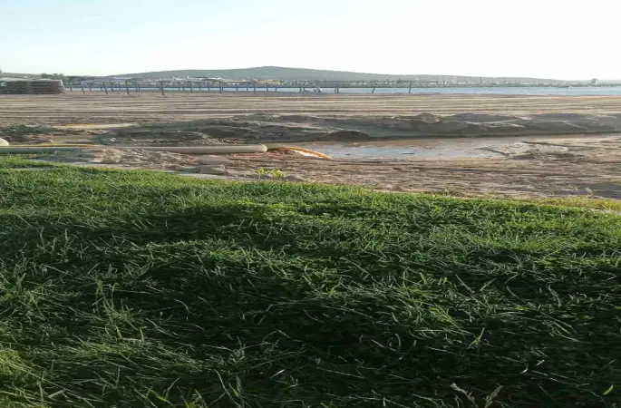 Burhaniye’de denize akan pis sular tepkiye neden oldu
