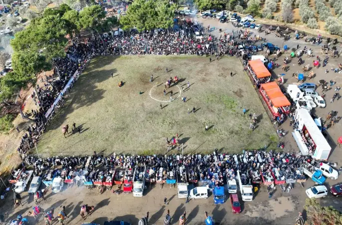 Burhaniye’de deve güreşleri Pelitköy sahasında yapılacak
