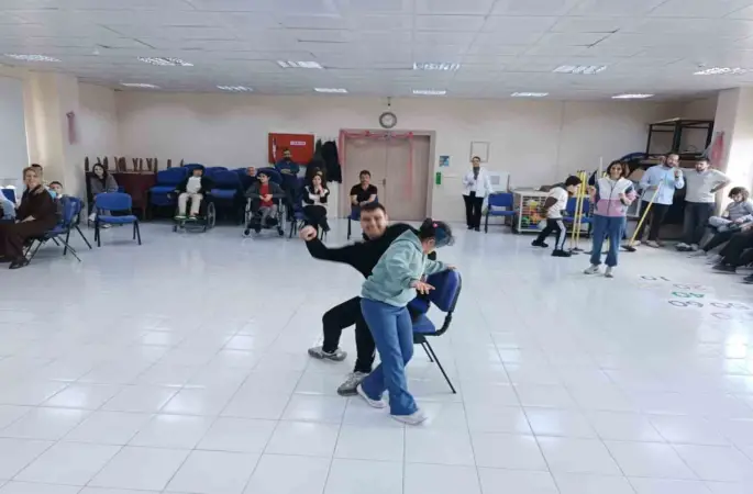 Burhaniye’de otizmliler için etkinlik düzenlendi
