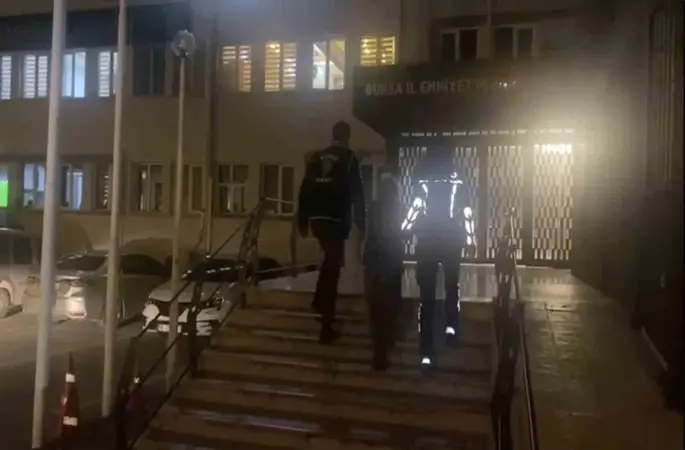 Bursa’da 7 yıldır  aranan çocuk emniyetin özel ekibiyle bulundu
