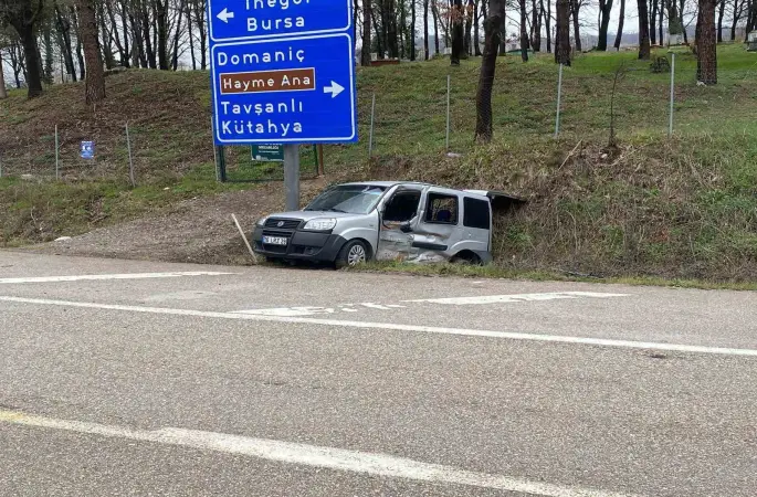 Bursa’da kamyonet ile hafif ticari araç çarpıştı: 4 yaralı
