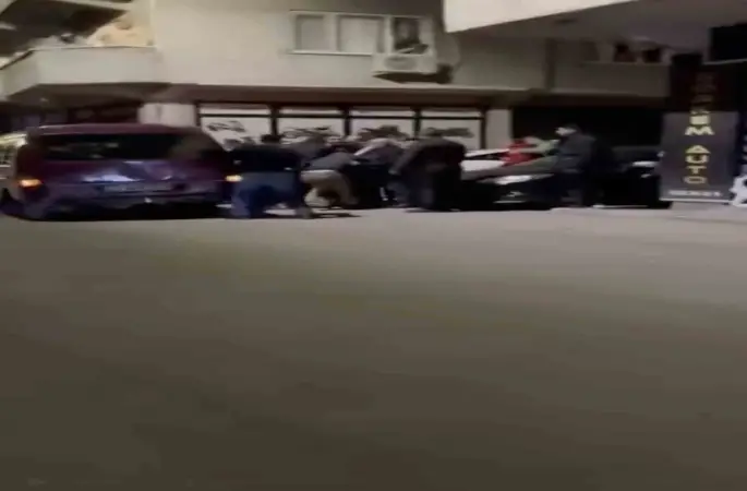 Bursa’da mahallede aileler arası kavga bir anda büyüdü
