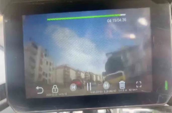 Bursa’da motosiklet sürücüsünün dikkati kazayı önledi
