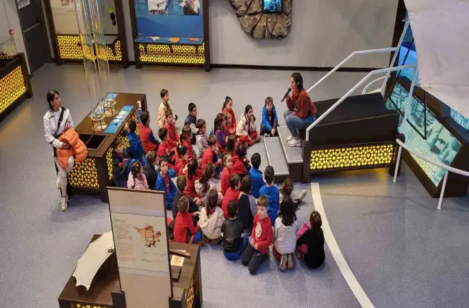 Bursa’da Öğrenciler GUHEM’de uzayın derinliklerine yolculuk yaptı
