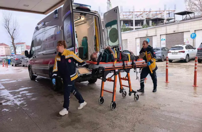 Bursa’da servis minibüsünden inen sürücüye araç çarptı
