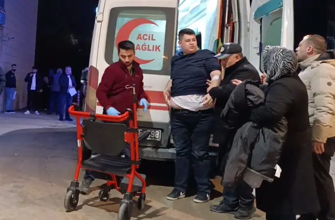 Bursa’da tartışma bir anda kavgaya dönüştü: 2 yaralı
