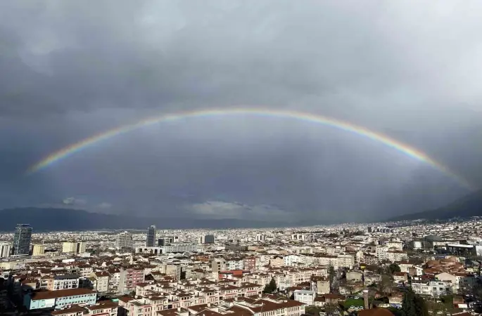 Bursa’da yağmur sonrası gökkuşağı şöleni
