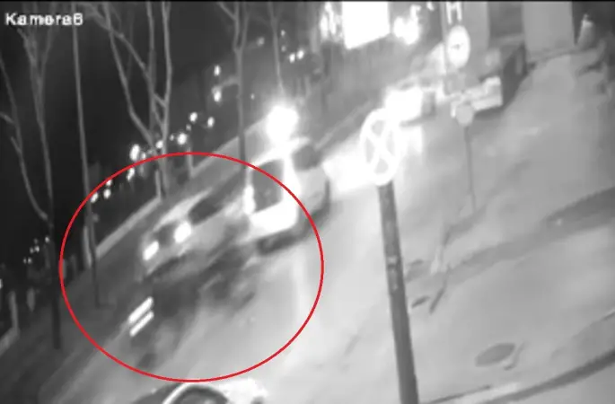 Bursa’daki feci kaza kameraya yansıdı... İkiye bölünen araçtan kurtuldu
