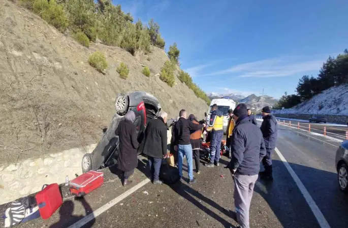 Buzlanma kazayı beraberinde getirdi: 4 yaralı
