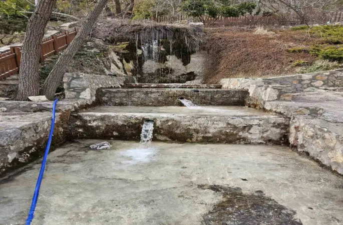 Çameli’nin önemli su kaynaklarında Paşaderesi Şelalesi yeniden akmaya başladı
