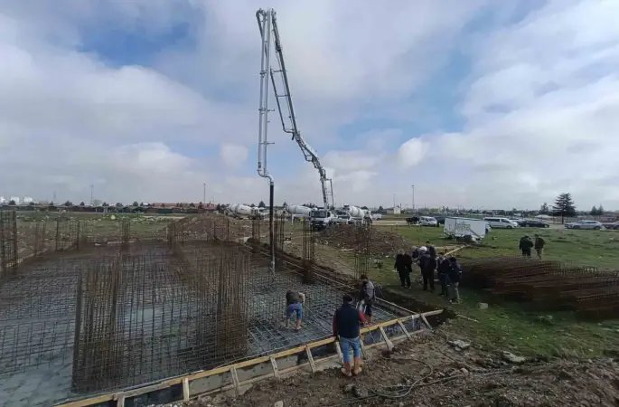 Cami temeli protokol üyelerinin katılımıyla atıldı
