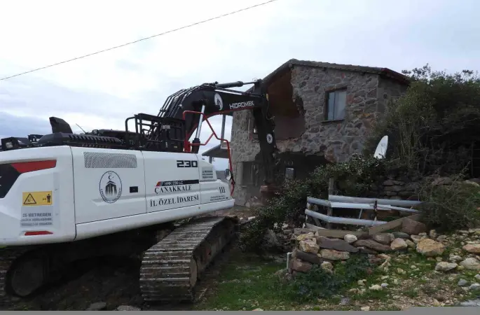Çanakkale’de 31 kaçak yapı yıkıldı
