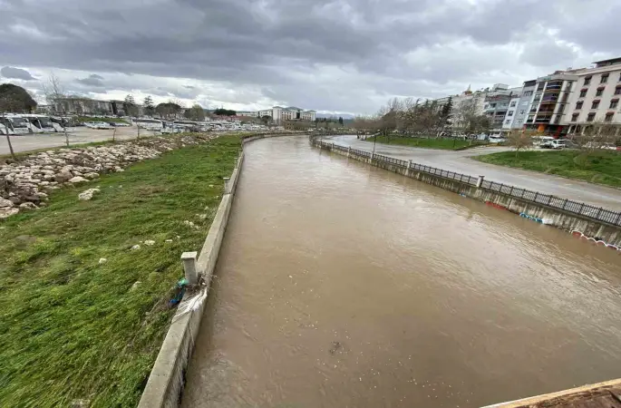 Çanakkale’de taşan Kocabaş Çayı normale döndü
