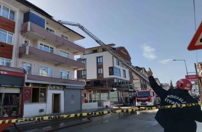 Çatı katı alevlere teslim oldu
