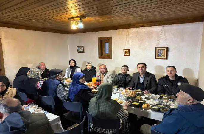 Çavdarhisar Kaymakamı Ak, şehit aileleri ve gazilerle iftarda bir araya geldi
