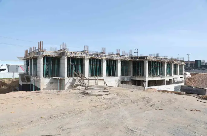 Çayırova’da 200 yataklı hastane ve meslek lisesi inşaatları hızla yükseliyor
